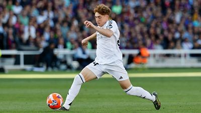 Víctor Muñoz makes his official Real Madrid debut