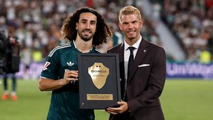 Homenaje a Cucurella por la Copa del Mundo