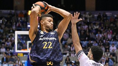 League leaders remain unbeatable on the road