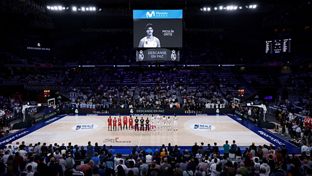Minuto de silencio en el Movistar Arena