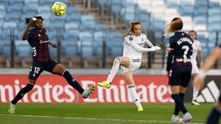 El golazo de Weir contra el Eibar desde fuera del área