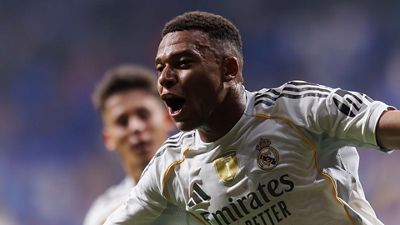 El Madrid gana en Oviedo con los goles de Mbappé y Vini Jr.
