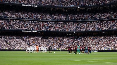 Minuto de silencio en el Bernabéu