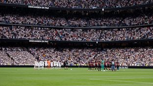 Minuto de silencio en el Bernabéu