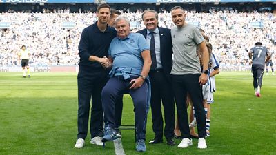 Real Madrid participate in tribute to Toshack