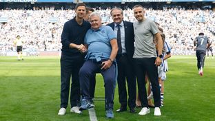 Real Madrid participate in tribute to Toshack