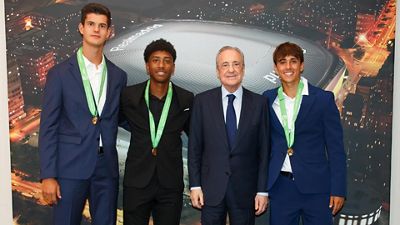 The Under-19 European Championship winners were in the presidential box at the Bernabéu