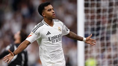 Rodrygo's goal to make it 3-0: carries the ball, changes pace and finishes perfectly