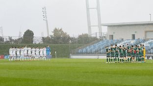 Minuto de silencio en el Di Stéfano por Xabier Azkargorta