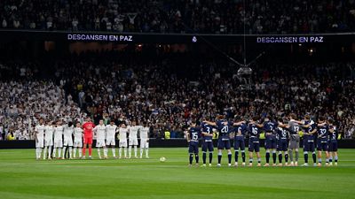 Minuto de silencio en el Bernabéu