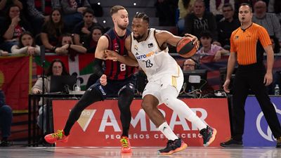 El Madrid gana en Vitoria y sigue invicto a domicilio en Liga