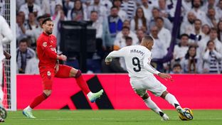 Le premier but du jour : un missile de Mbappé plein axe