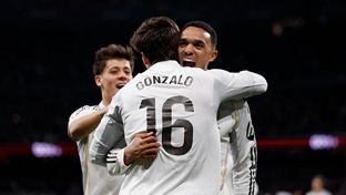 El 1-0: Gonzalo toca lo justo el centro de Trent