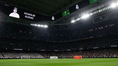 Minute of silence in memory of Manolín Bueno