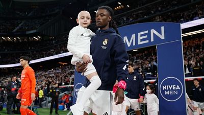 El Real Madrid y la Real Sociedad se suman al Pañuelo Challenge Aladina para apoyar a los niños con cáncer