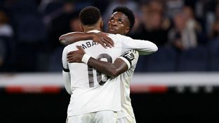 2-1: El Madrid vence al Alavés en el Bernabéu