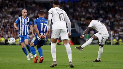 This is how Vini Jr. scored the 2-0: a powerful and precise right-footed shot from outside the box