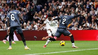 Le but de Vini Jr. face au Rayo : il feinte, enchaîne plusieurs passements de jambe et marque du droit