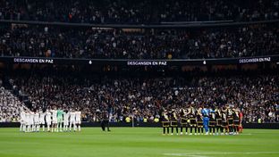 Minuto de silencio en el Bernabéu
