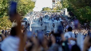 Gran recibimiento al Real Madrid a su llegada al Bernabéu
