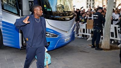 Real Madrid arrive in Valencia