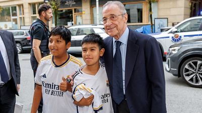 El presidente, con el equipo en San Sebastián