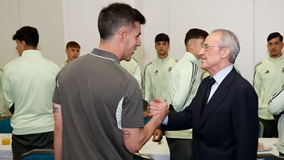 El presidente, con el equipo antes de la final de la Youth League