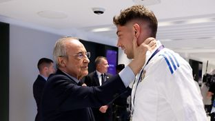 El presidente, con el equipo antes del partido