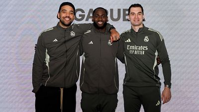 Lyles, Garuba y Hezonja, protagonistas en la sesión de firmas en la Tienda Oficial Bernabéu