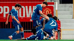2-4: El Castilla remonta en Old Trafford y jugará las semifinales de la Premier League International Cup