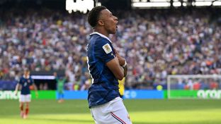 3-0: Doblete de Mbappé para sellar la clasificación de Francia a los octavos de final