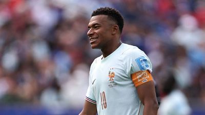 1-4: Mbappé, Tchouameni y Konaté se clasifican como líderes de grupo con Francia