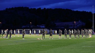 Minuto de silencio antes del entrenamiento en Castellón