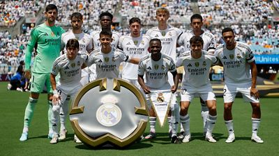 Brazaletes negros en memoria de Sergio Nieto