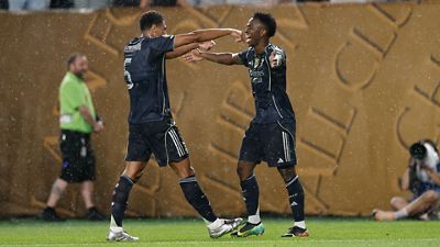 Bellingham passes, Vini Jr. cuts inside and fires a great shot from the edge of the box to put Madrid 1-0 up