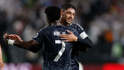 O toque de calcanhar genial de Vini Jr. no 0-2 do Madrid