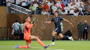 A finalização perfeita de Gonzalo para definir o jogo