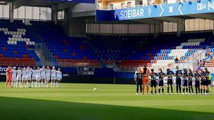 Minuto de silencio en Ipurúa por Silvino Louro