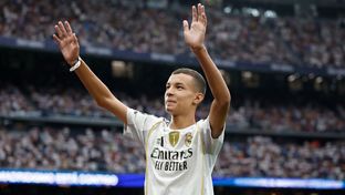 El emocionante saque de honor de Abderrahim Ouhida