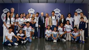 Los alumnos de las escuelas de la Fundación en Camboya presenciaron el Real Madrid-Manresa