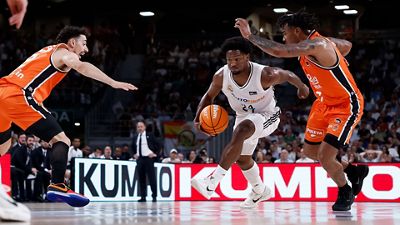 Real Madrid triumph in the first game of the League final