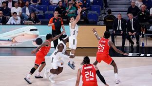 Los cuatro triples de Campazzo en el primer cuarto