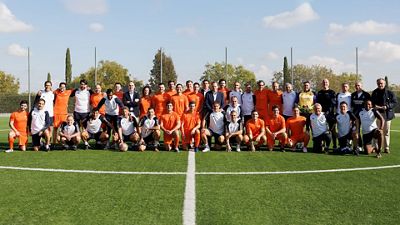 Empleados de GSK y veteranos del Real Madrid se unen por la salud y la prevención en un partido solidario