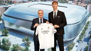 Huijsen, presentado como nuevo jugador del Real Madrid