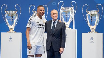 Recepção espetacular a Kylian Mbappé no Santiago Bernabéu