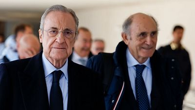 O presidente, com a equipa em Valência