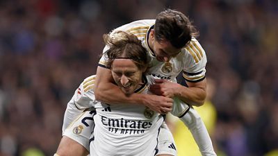 Los onces iniciales del Real Madrid y la Real Sociedad