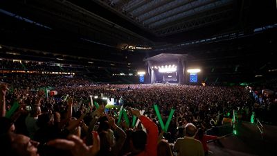 The Santiago Bernabéu hosts the 'Locos por la música' festival