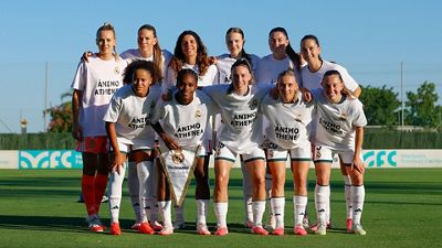 Camisetas de apoyo a Athenea