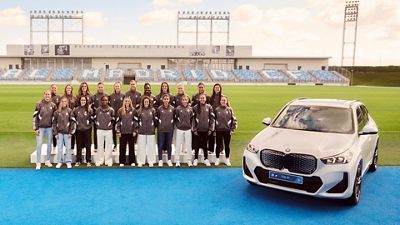 BMW España entrega los vehículos oficiales al primer equipo femenino